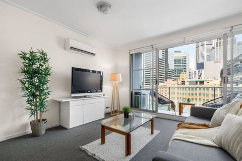 A Modern Apt City Views Next To Darling Harbour - Accommodation Southport 2