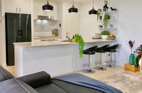 A Peaceful Private Home Away From Home In Pacific Pines - Accommodation Southport 2