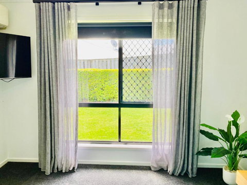 A Peaceful Private Home Away From Home In Pacific Pines - Accommodation Southport 3