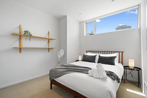 A River-side 2bdm Footscray Oasis + Parking - Accommodation Southport 2