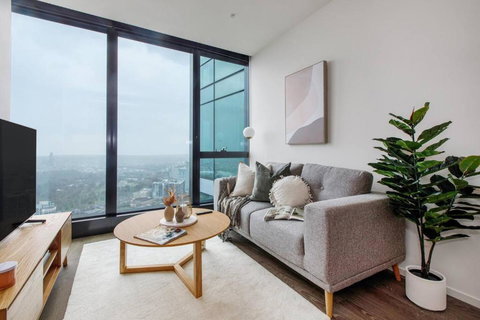A Sky-high Metropolis Retreat Near The CBD - Accommodation Southport 0