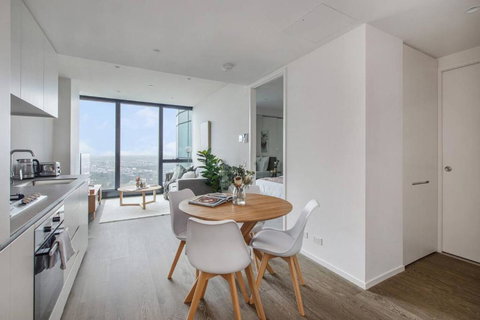 A Sky-high Metropolis Retreat Near The CBD - Accommodation Southport 1