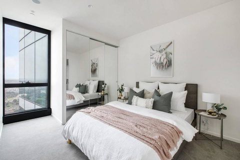 A Sky-high Metropolis Retreat Near The CBD - Accommodation Southport 2