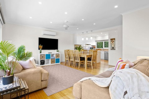 A Stones Throw - Accommodation Southport 0