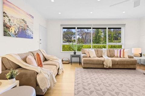 A Stones Throw - Accommodation Southport 1