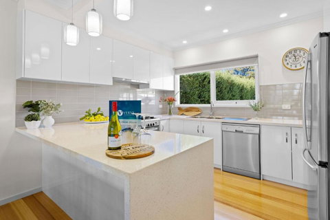 A Stones Throw - Accommodation Southport 3