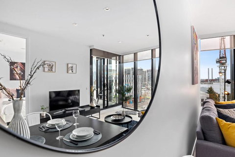 A Stylish 2BR Apt With FREE Parking - Accommodation Southport 2