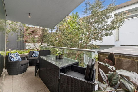 A Touch Of Class - Accommodation Southport 0