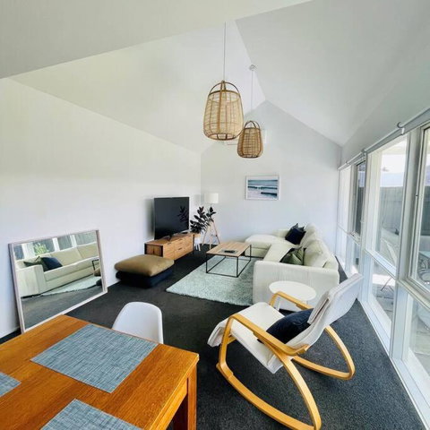 A Wave From It All - Accommodation Southport 0