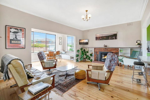 A Wave From It All - Accommodation Southport 0