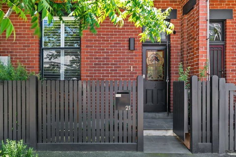 A1 Architectural Sth Melb Home Sleeps 4 Martin - Accommodation Southport 3