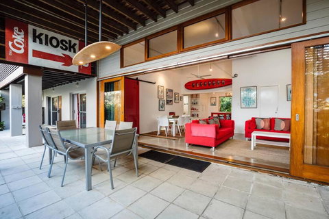 AAA Coke Shack - Accommodation Southport 0