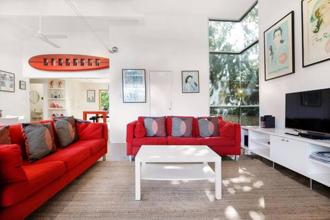 AAA Coke Shack - Accommodation Southport 3