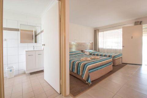 A & A Motel - Southport Accommodation 3