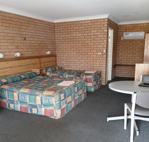 Aaron Inn Motel - Accommodation Southport 1
