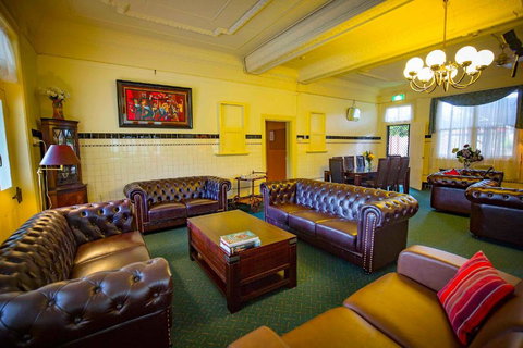 Abernethy House - Accommodation Southport 1