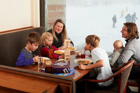 Abom Hotel - Accommodation Southport 3