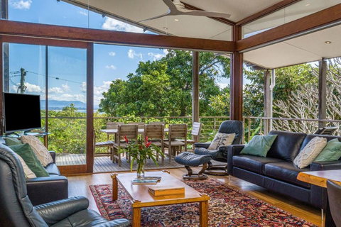 Above The Pass - Accommodation Southport 2