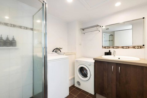 Absolute Beachfront Apartment 11B - Accommodation Southport 4