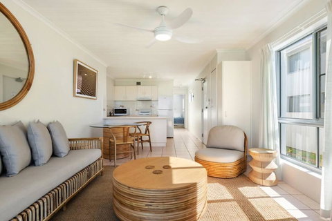Absolute Beachfront Apartment 11B - Accommodation Southport 2