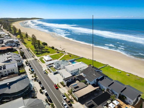 Absolute Beachfront Apartment 11B - Accommodation Southport 1
