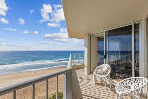 Absolute Beachfront Apartment - Accommodation Southport 1