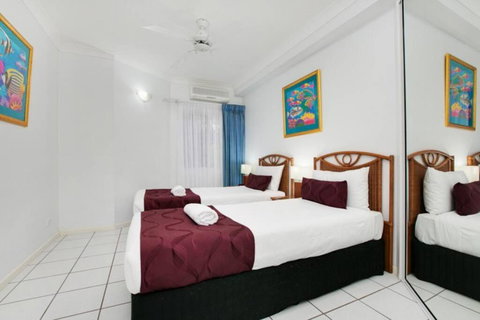 Absolute Beachfront Apartment - Accommodation Southport 2