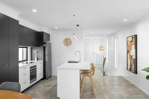 Absolute Beachfront Marcoola 4Bd, Heated Spa - Accommodation Southport 4