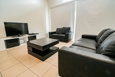 Absolute Beachfront Opal Cove Resort - Accommodation Southport 2