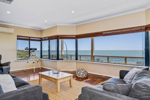Absolute Oceanfront Escape - Accommodation Southport 3