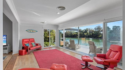 Absolute River Front House - Accommodation Southport 4