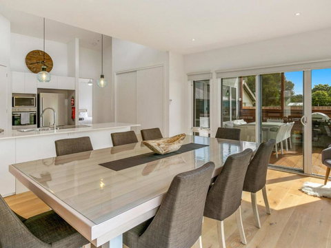 Absolutely Beach - Accommodation Southport 2