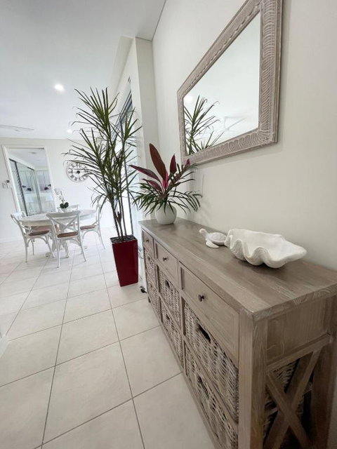 Absolutely Lovely Waterfront Apartment 333 - Accommodation Southport 4