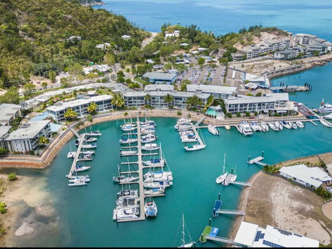 Absolutely Lovely Waterfront Apartment 333 - Accommodation Southport 3