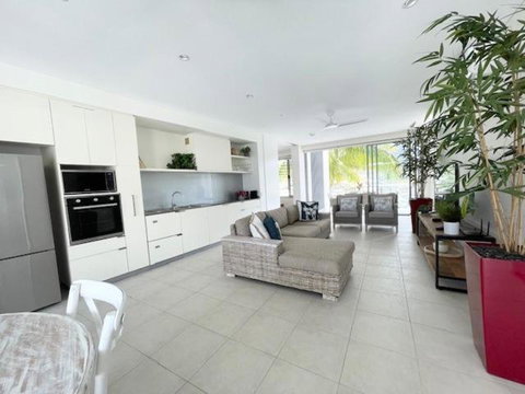 Absolutely Lovely Waterfront Apartment 333 - Accommodation Southport 1