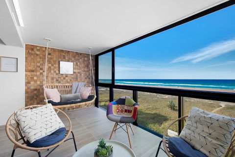 Absolutly Beachfront Surfers Paradise, Pure Shores! - Southport Accommodation 3