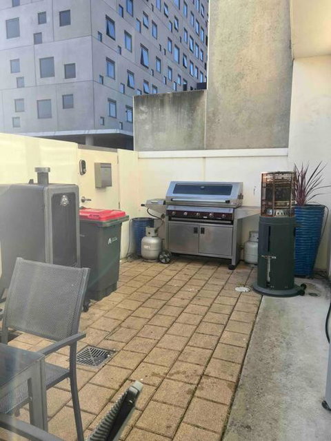 Access To All CBD Has To Offer - Accommodation Southport 1