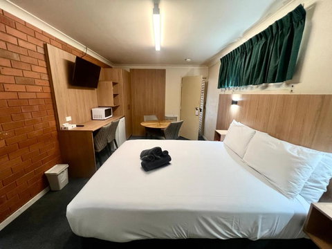 Adrian Motel - Accommodation Southport 4