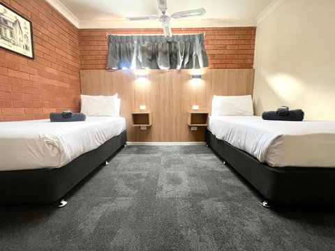 Adrian Motel - Accommodation Southport 2