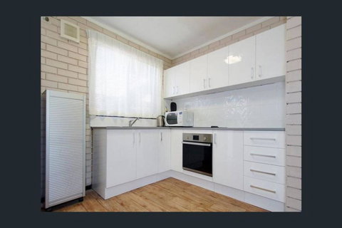 Affordable Apartment Close To City And Beaches - Accommodation Southport 2