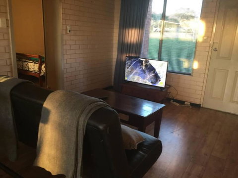 Affordable Apartment Close To City And Beaches - Accommodation Southport 3