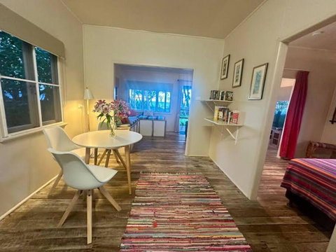 Absolute Beachfront Cottage - Accommodation Southport 4