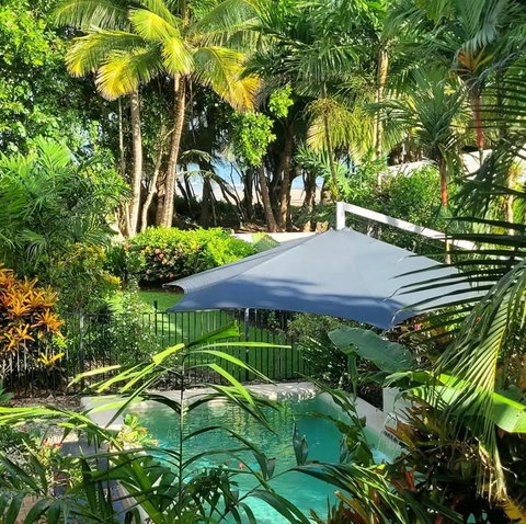 Absolute Beachfront Cottage - Accommodation Southport 1