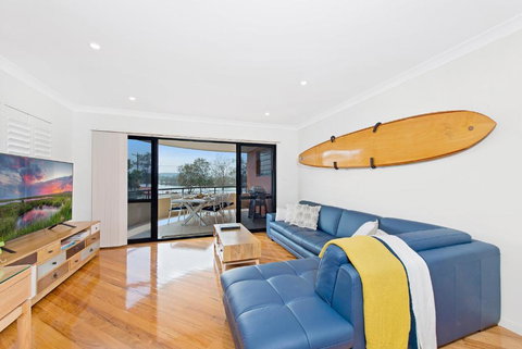 Adrift At Dolphin Cove Apt 5 - Riverfront Modern - Accommodation Southport 1