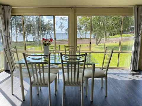 Aircabin - Tuggerawong - Lake Front - 3 Beds House - Accommodation Southport 0