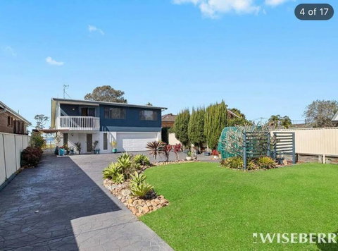 Aircabin - Tuggerawong - Lake Front - 3 Beds House - Accommodation Southport 1