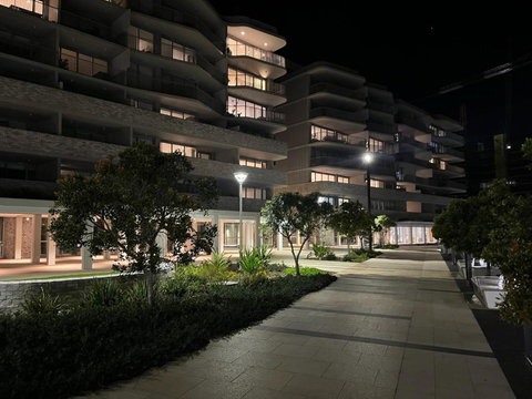 AKS Honeysuckle - Accommodation Southport 0