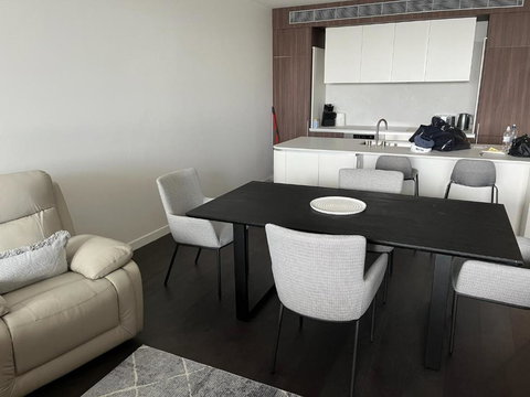 AKS Honeysuckle - Accommodation Southport 1