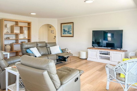 Albacore 7 Waterfront Unit - Accommodation Southport 3
