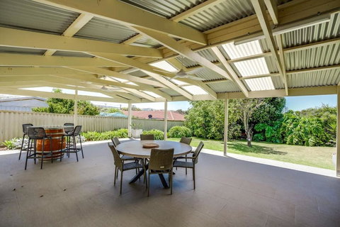 Albatross-96 Albatross Ave Hayborough - No Linen Included - Accommodation Southport 1